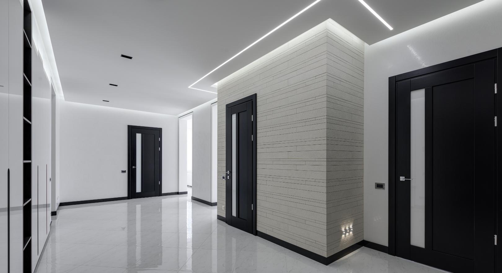 oświetlenie liniowe LED na korytarzu