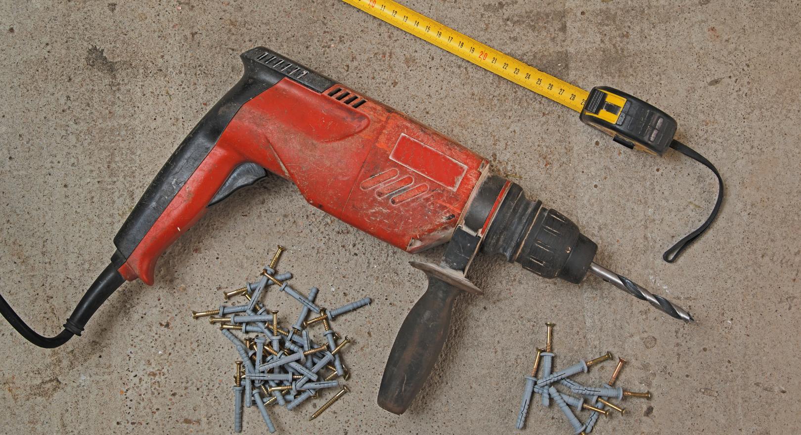 wierarka, kołki rozporowe w koszulkach i miarka