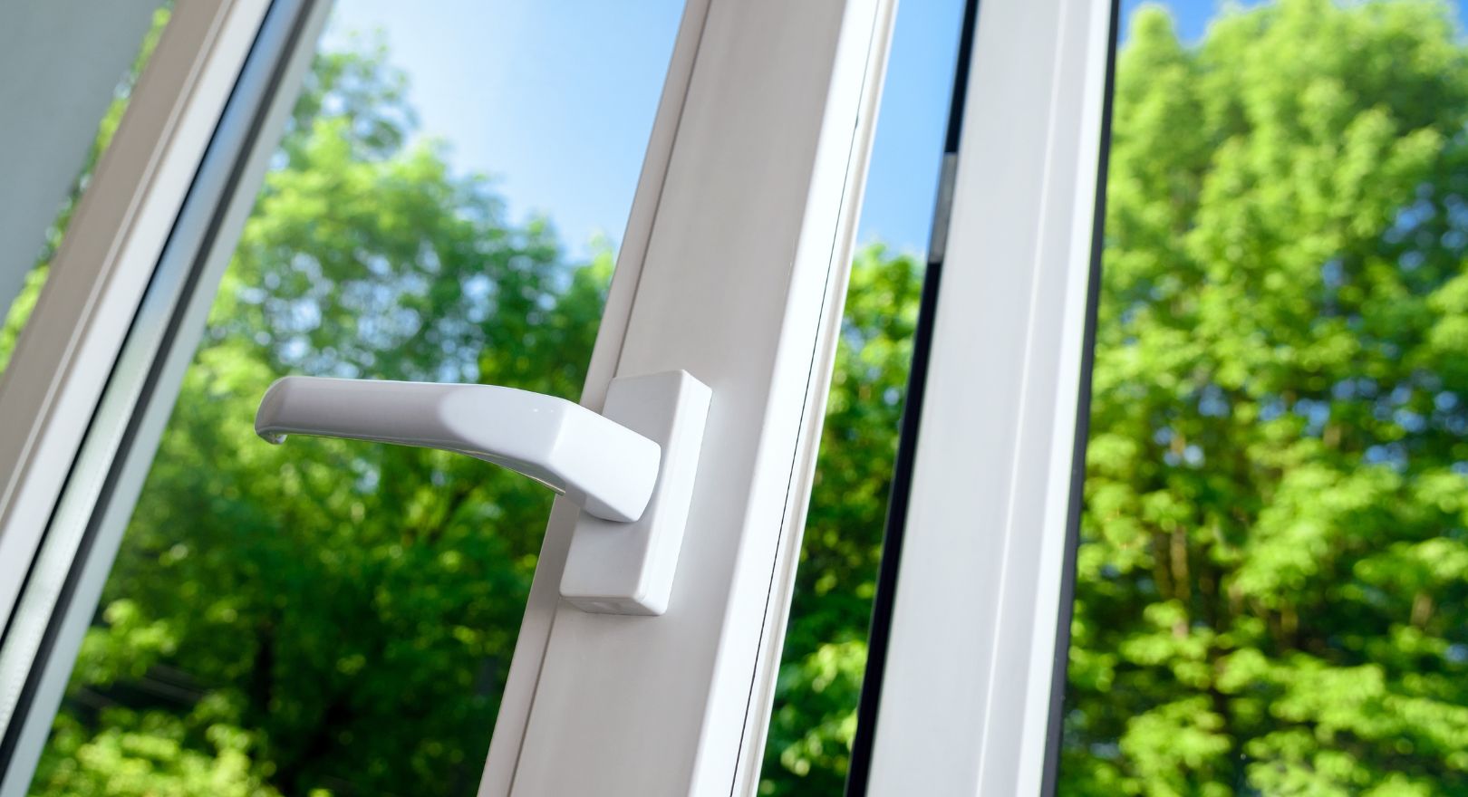 czyste okna po zmyciu naklejek