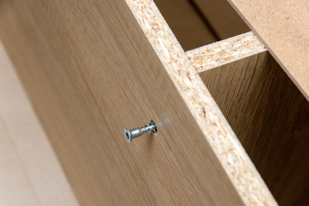 łączenie mebli konfirmaty