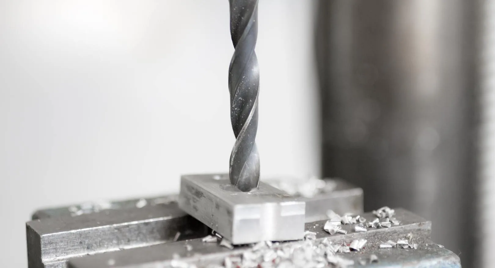 Jakie wiertło do aluminium wybrać? Jak wiercić w tym miękkim metalu?