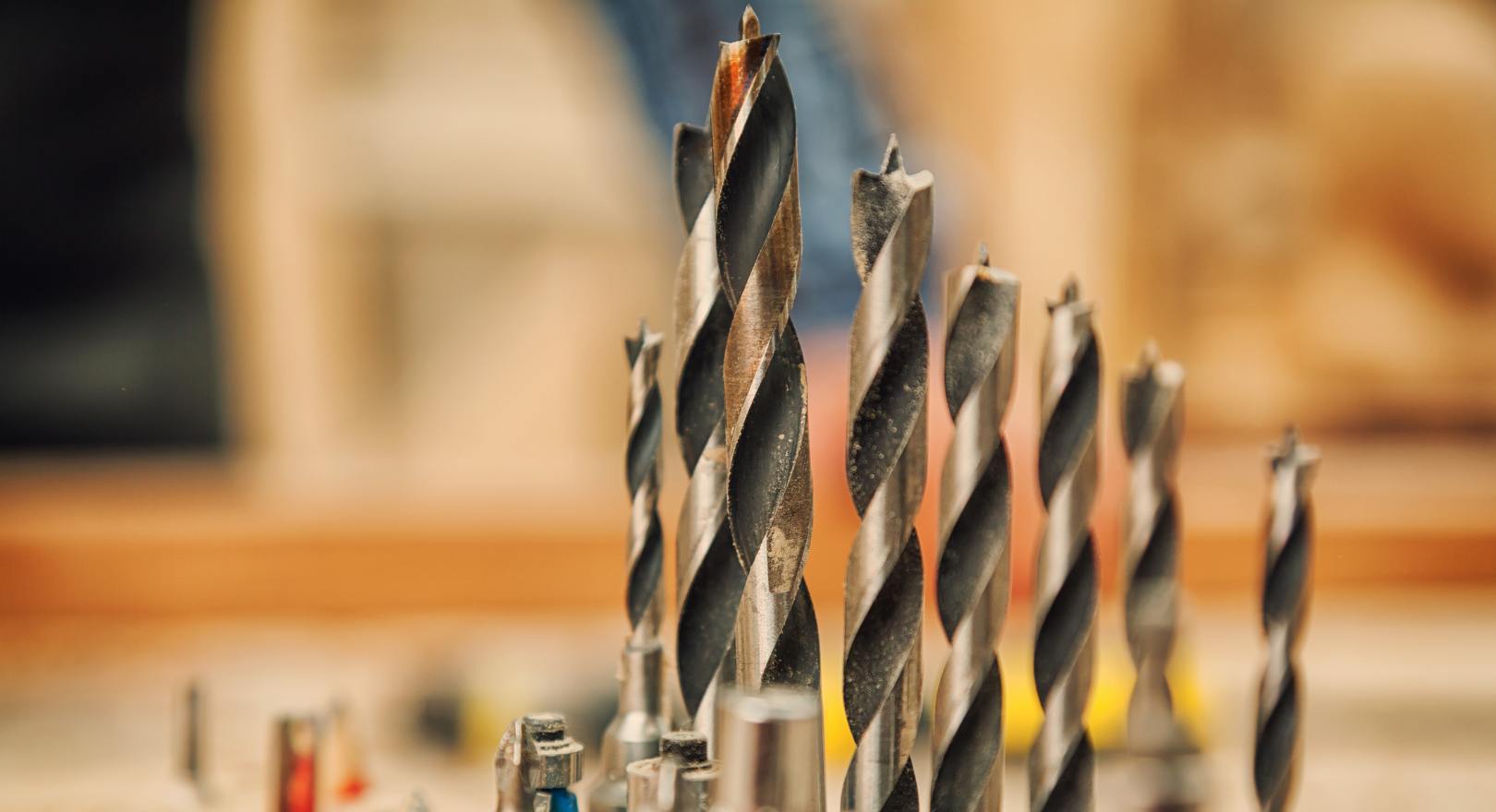 różnej wielkości wiertła do drewna